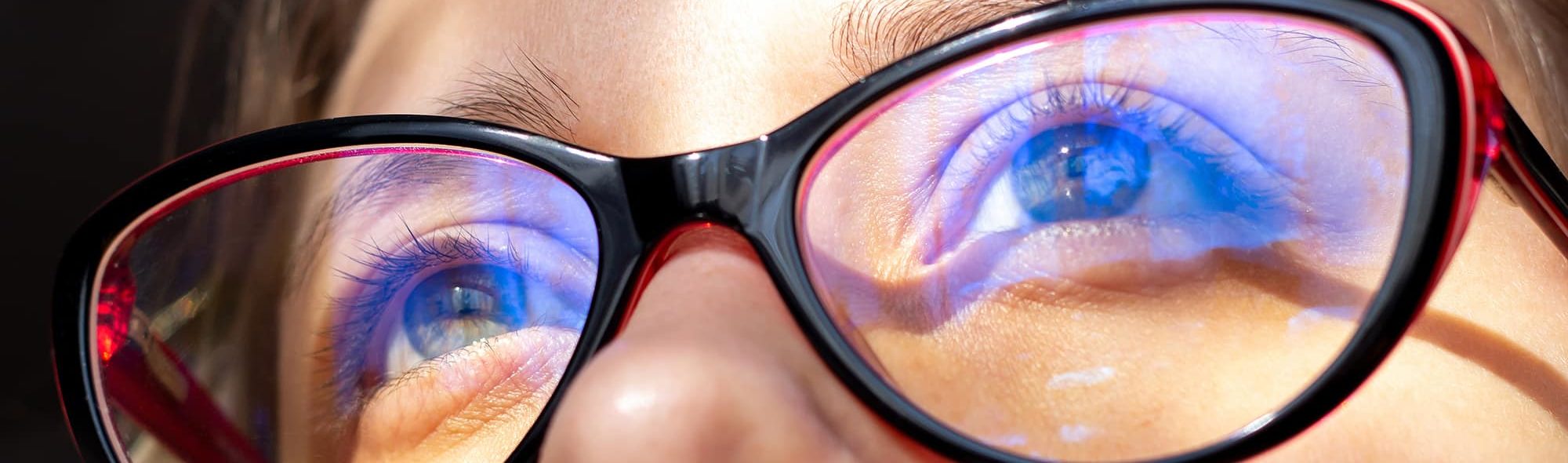 Blaulichtfilter Brille ☑️ Sinnvoll oder nur ein Trend?